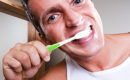 Учимся чистить зубы правильно