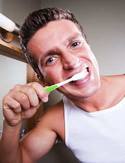 Учимся чистить зубы правильно